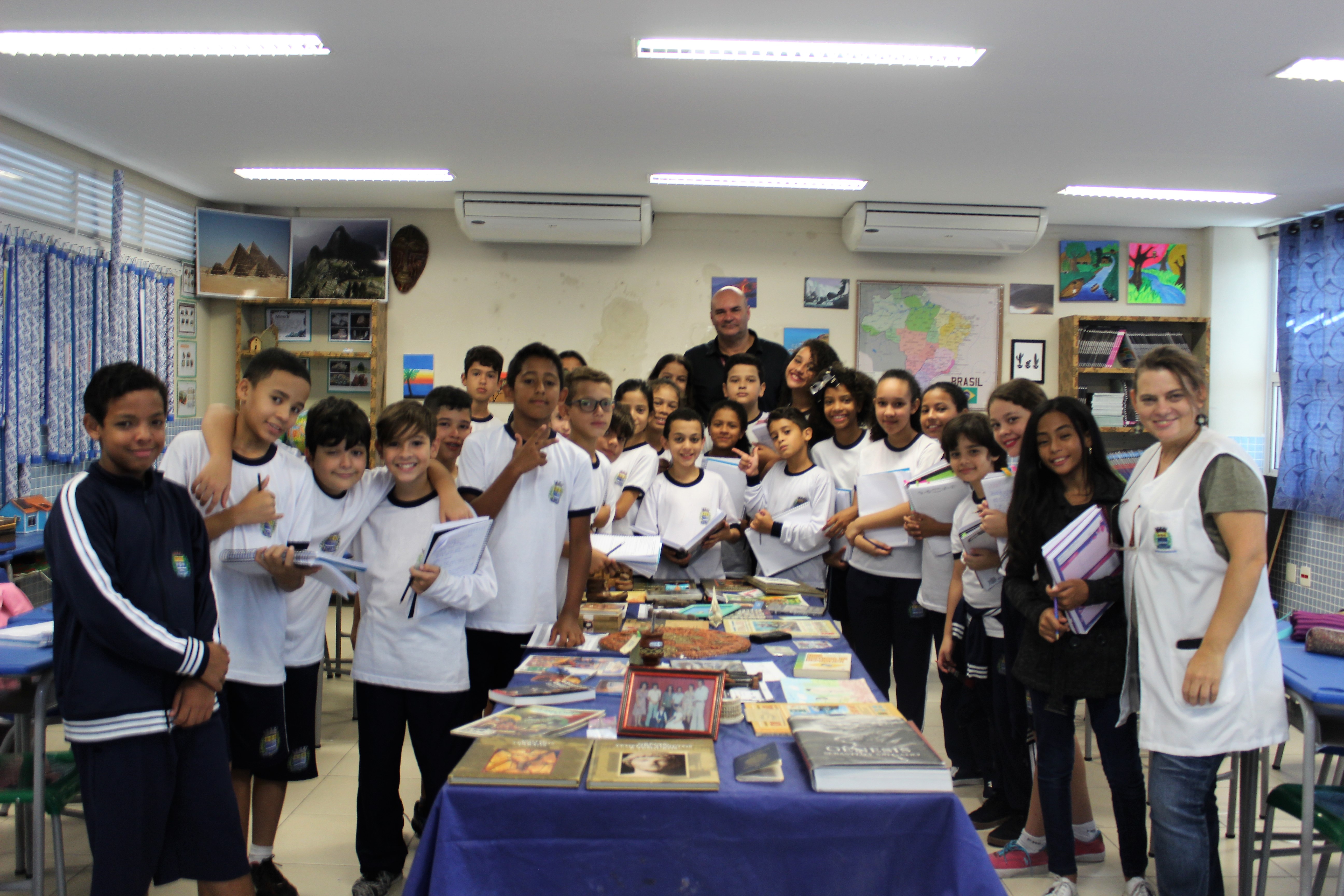 Alunos de escola de Barueri “viajam o mundo” com recursos audiovisuais e objetos