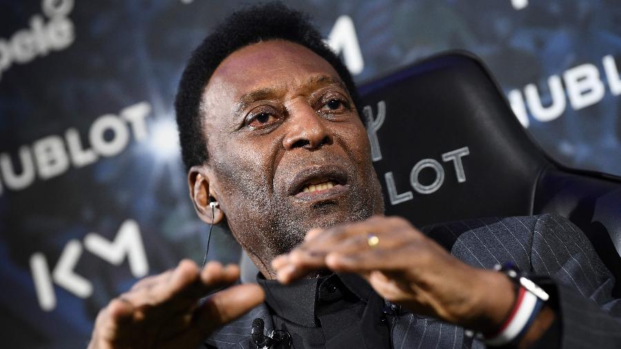 Após voltar ao Brasil, Pelé é internado em São Paulo