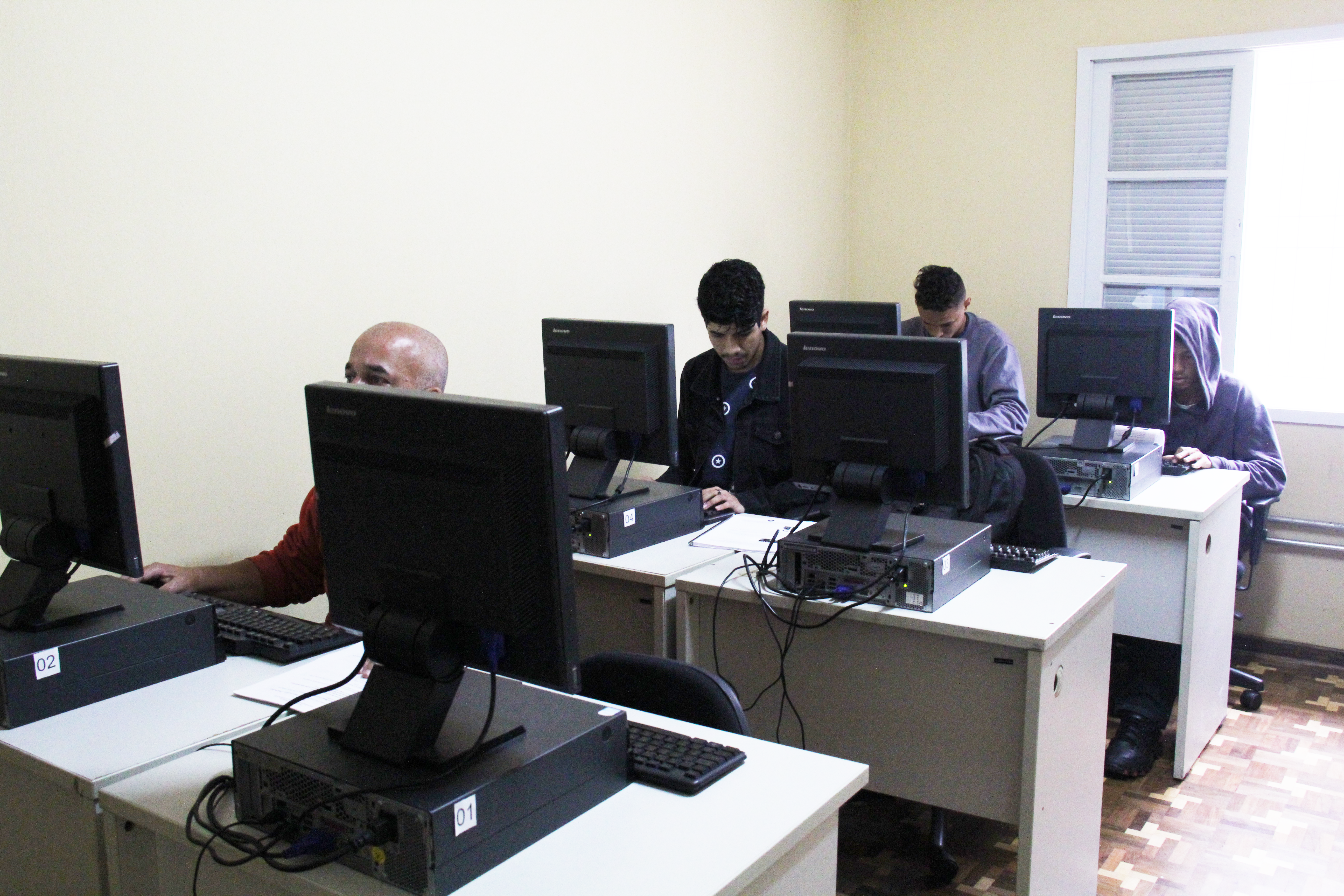 Barueri abre novas vagas para curso gratuito de informática básica e intermediária