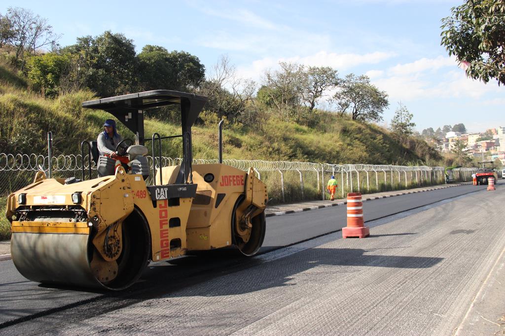 Prefeitura de Barueri executa 126 mil metros lineares de asfalto novo