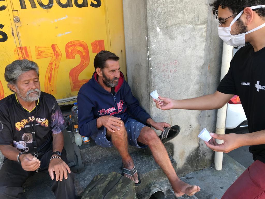 Barueri: Consultório na Rua cria kits de higiene para população em vulnerabilidade social