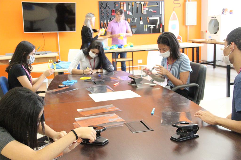 CIT e parceiros confeccionam protetores faciais em impressoras 3D para unidades de saúde de Barueri