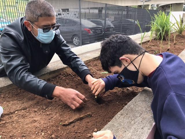 Oficina de horta e jardim promove bem-estar às pessoas com deficiência