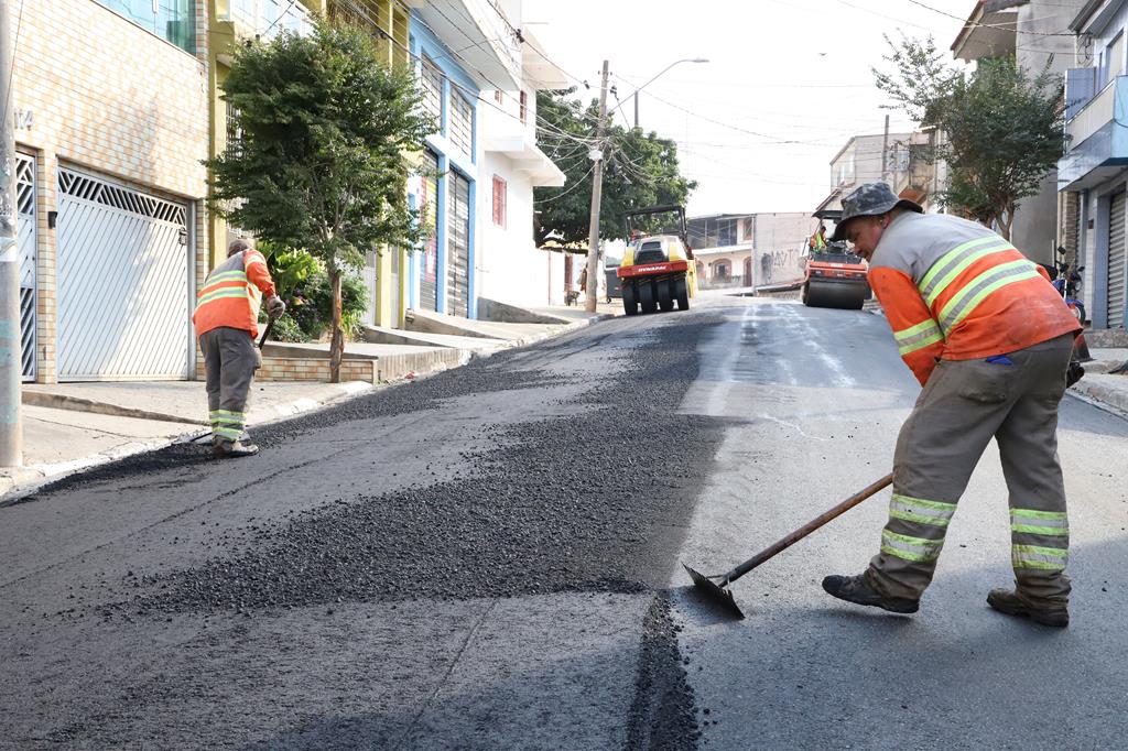 Prefeitura recapeia vias para deixar Barueri mais bonita e segura