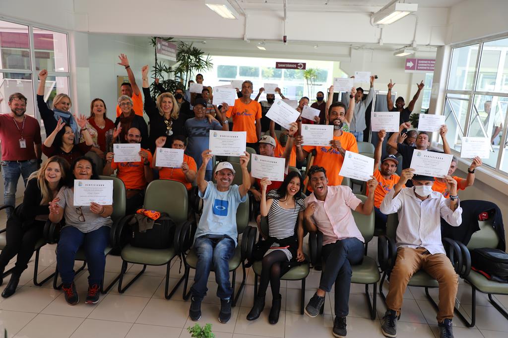 Barueri: Programa ReNascer forma 26 bolsistas