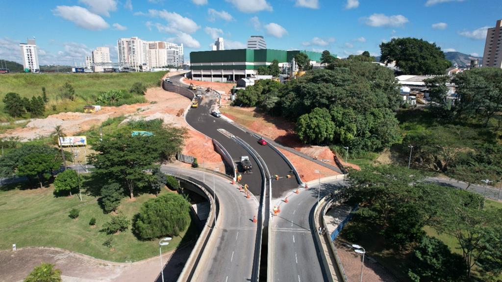 Barueri: Prefeitura conclui e libera nova avenida conhecida como “Café do Ponto”