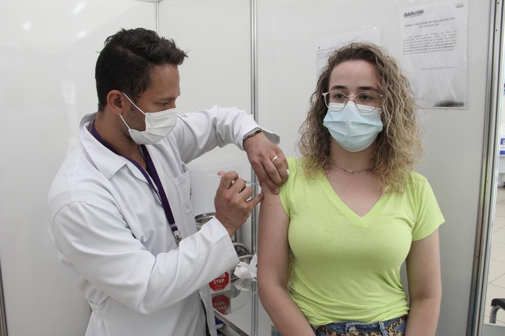 Começa a vacinação  com quarta dose as pessoas com 30 anos ou mais