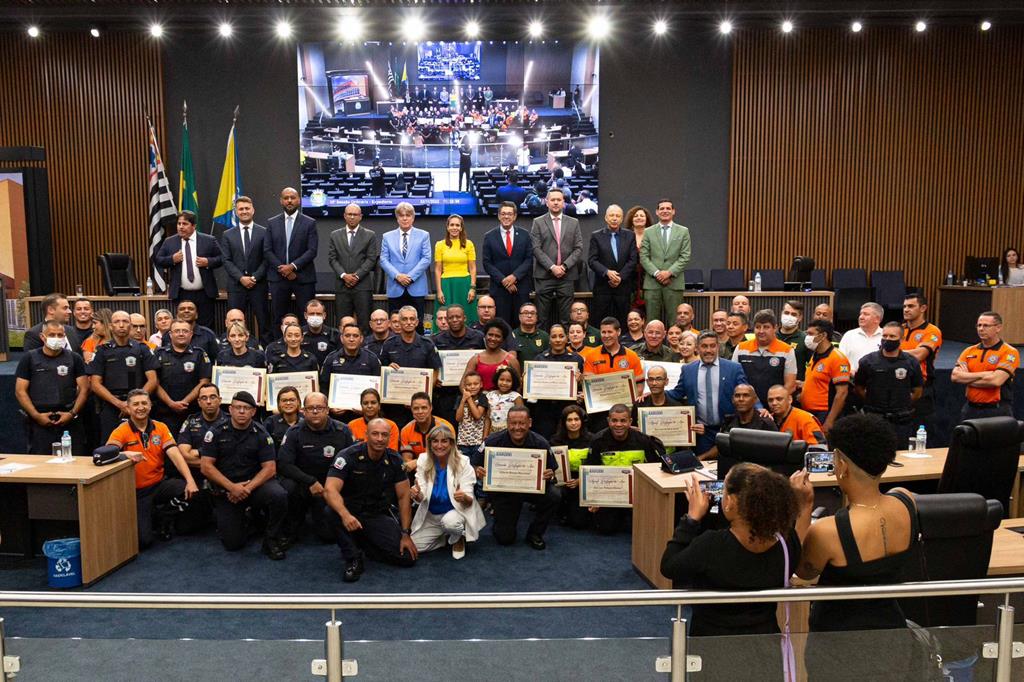 Guarda Municipal de Barueri recebe homenagem da Câmara
