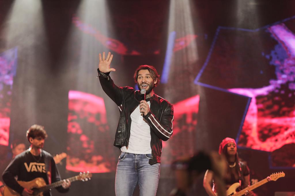 2º dia do Arraiá de Barueri contou com o romantismo do sertanejo Lucas Lucco