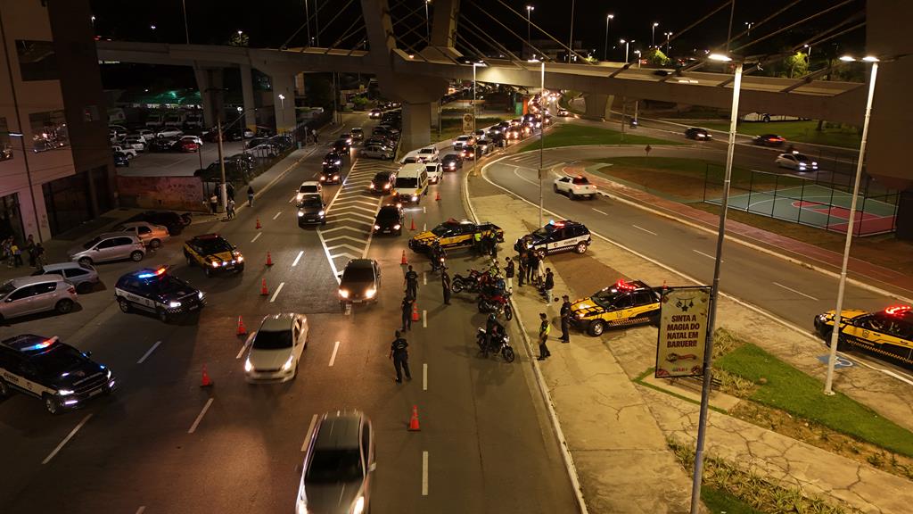 “Operação Corta Giro” combate veículos barulhentos na Feira Noturna de Barueri