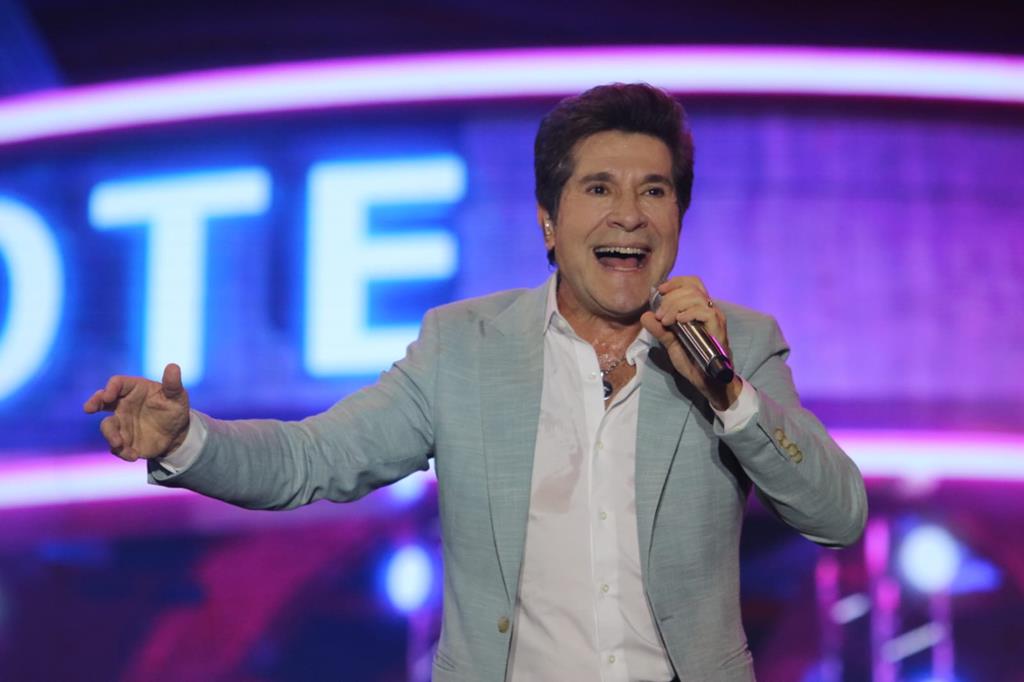 Daniel encanta o público com seu romantismo no José Corrêa