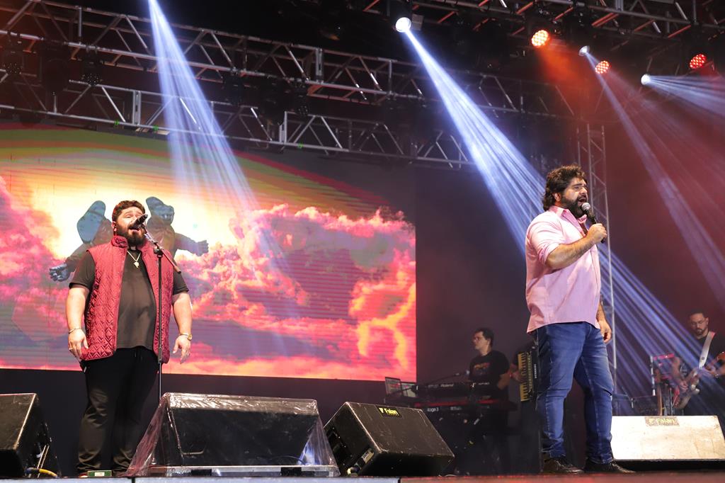 César Menotti & Fabiano trazem o melhor da música sertaneja ao Natal Encantado