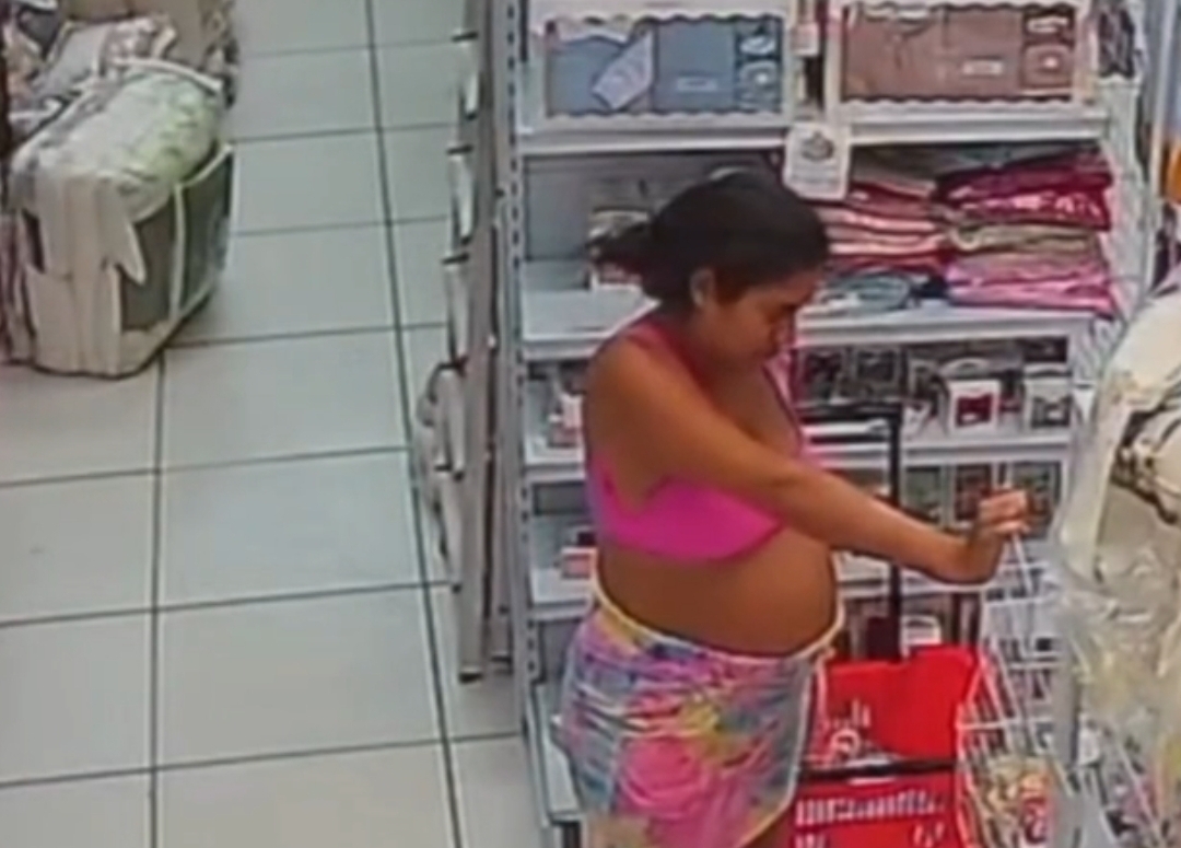 VÍDEO: Mulher deu à luz dentro de uma loja quando comprava o enxoval da criança