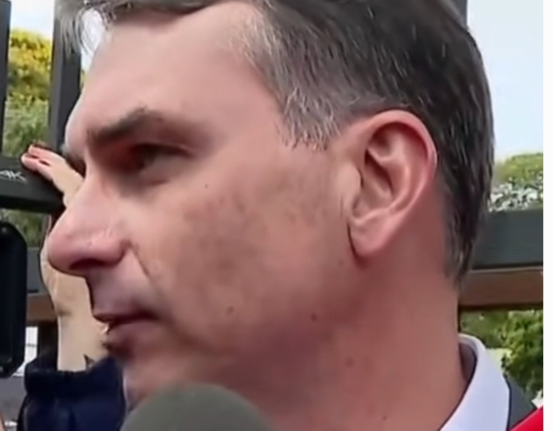 VÍDEO: Veja o que Bolsonaro disse ao filho Flávio sobre seu bom desempenho na 1ª pesquisa