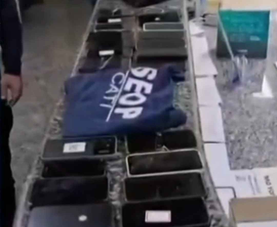 VÍDEO: Mulher grávida é presa com 29 celulares na virada no Rio de Janeiro