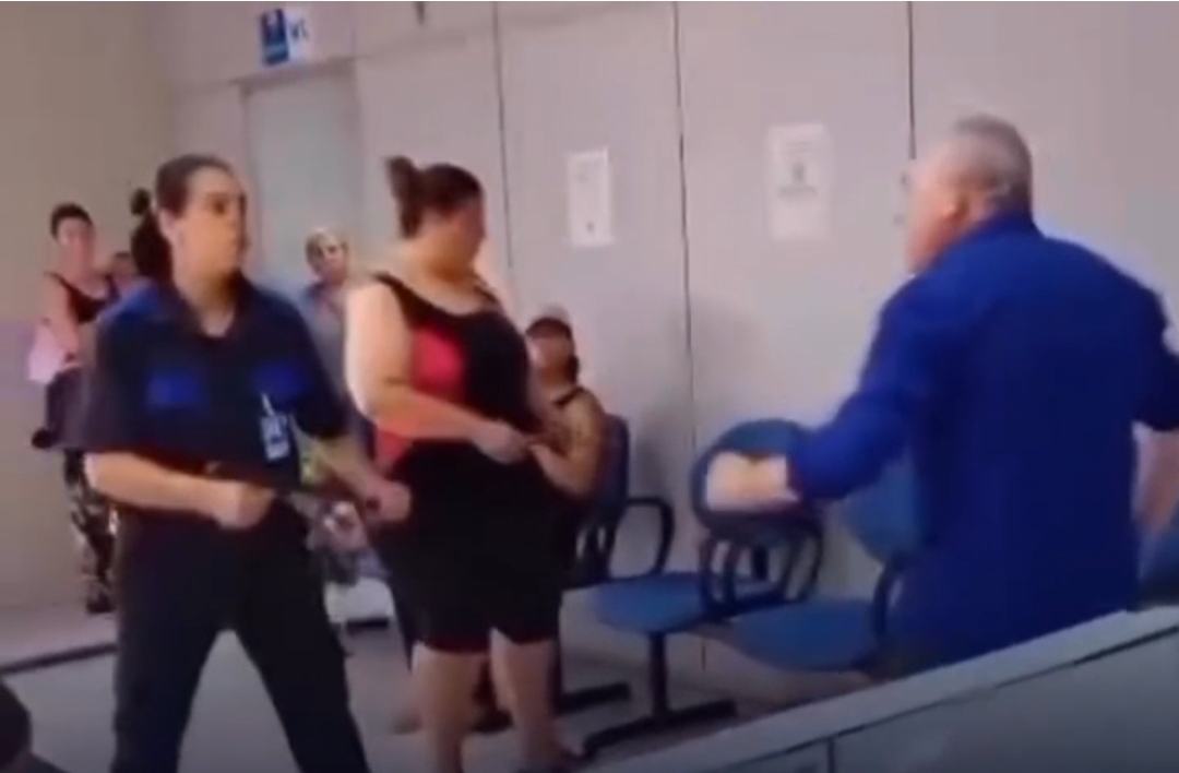 VÍDEO: Homem surta ao perder benefício e agride funcionários do INSS.