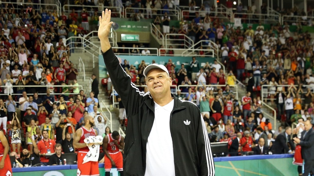 Morre Oscar Schmidt, lenda do basquete brasileiro, aos 68 anos