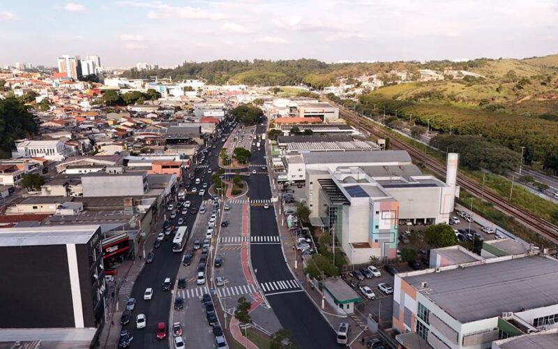 Prefeitura recapeia vias principais do Centro e outros bairros da cidade