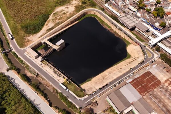 Piscinões em operação podem se somar a novo projeto para reduzir enchente