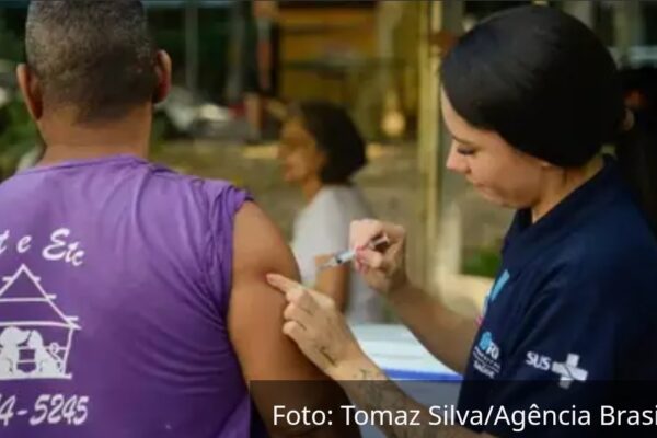 InfoGripe: Influenza impulsiona alta dos casos graves de doenças respiratórias entre jovens, adultos e idosos