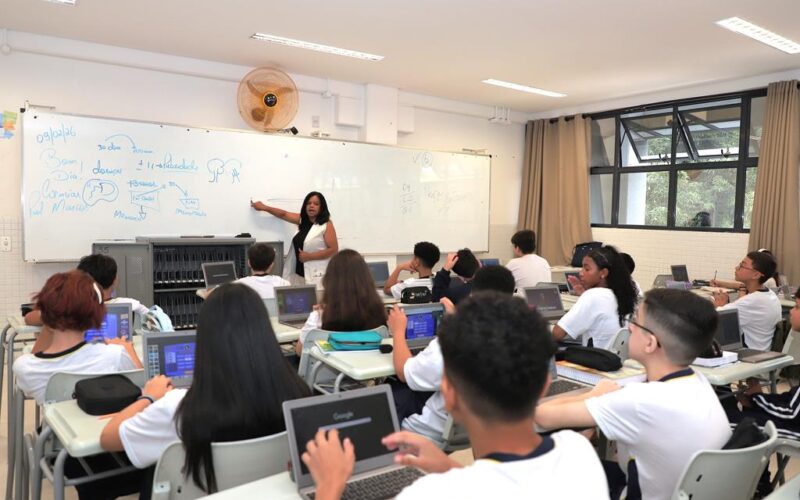 Mais de 62 mil alunos retornam às aulas na rede municipal de Barueri na segunda-feira (27)