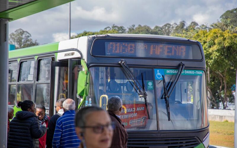 Nove linhas de ônibus reforçam o transporte público na Rua Campos Sales, em Barueri