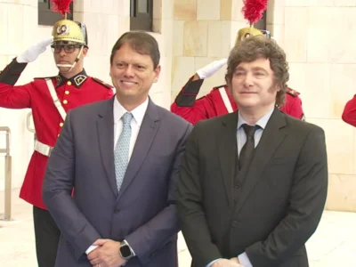 VÍDEO: Milei chega a São Paulo e recebe homenagem do governador Tarcísio