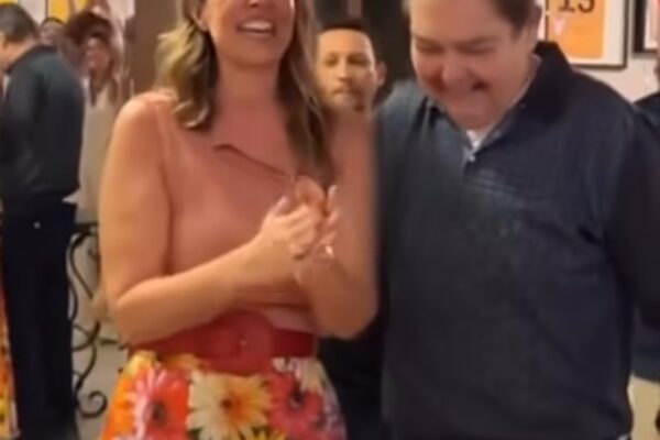 VÍDEO: Faustão aparece sem cadeira de rodas em festa da esposa após internação