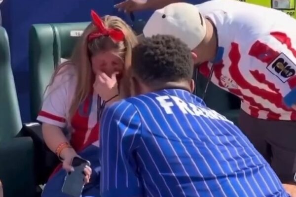 VÍDEO: Constrangido, Mbappé pede desculpas a torcedora do Paraguai; Entenda!