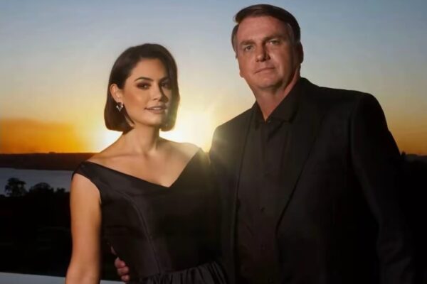 Carta de Michelle Bolsonaro sobre o amor e o cuidado com o presidente Bolsonaro. viraliza