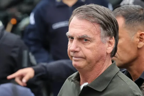 PGR defende que Bolsonaro siga em prisão domiciliar