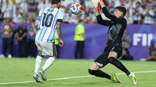 Com um a mais Argentina vence a Suíça no sufoco e vai encarar a Inglaterra
