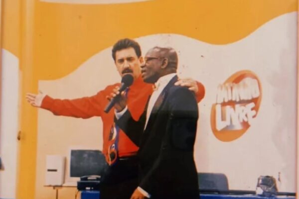 Ratinho se despede de Azulão com homenagem emocionante