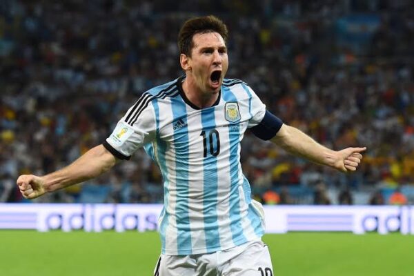 Argentina sufoca a Inglaterra e de virada arranca uma vitória sofrida; Veja os melhores momentos