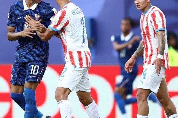 Quem segue e quem caiu na Copa neste sábado; Assista melhores momentos da “guerra” entre França e Paraguai