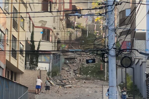 VÍDEOS: Terremoto de magnitude 7,4 atinge a Colômbia e provoca destruição de prédios