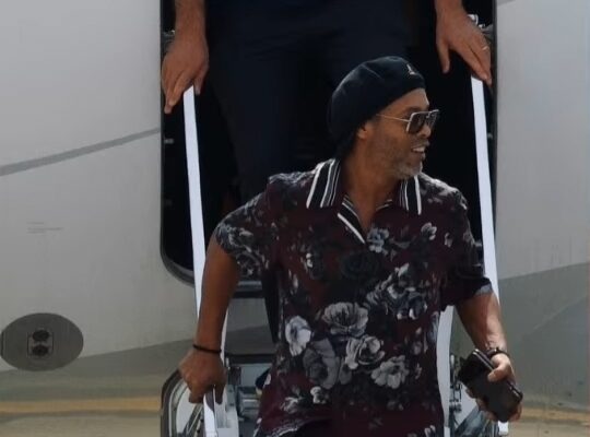 VÍDEO: Ronaldinho Gaúcho deixou a aposentadoria e vai voltar a jogar