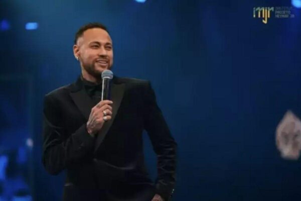 Instituto Neymar Jr. celebra 11 anos com leilão beneficente nesta segunda-feira