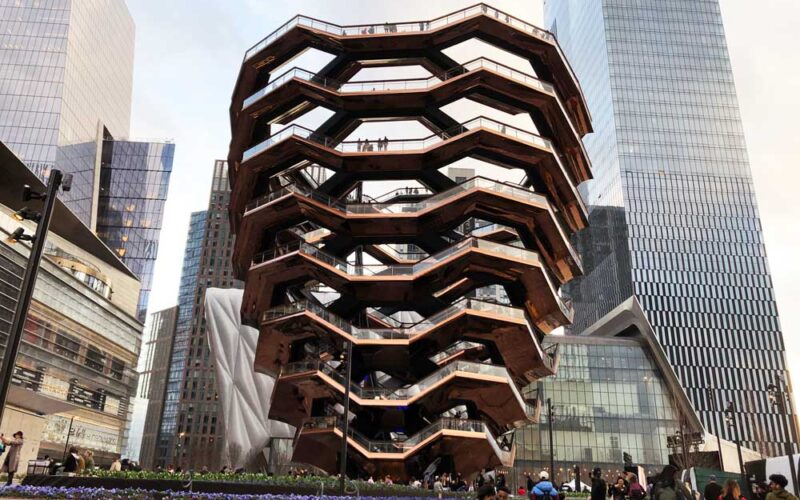 TURISMO: Conheça o The Vessel, estrutura de arte pública que parece um labirinto vertical