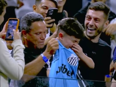 Neymar dá camisa para uma criança que teve de sair escoltada em jogo Santos x Corinthians; Entenda