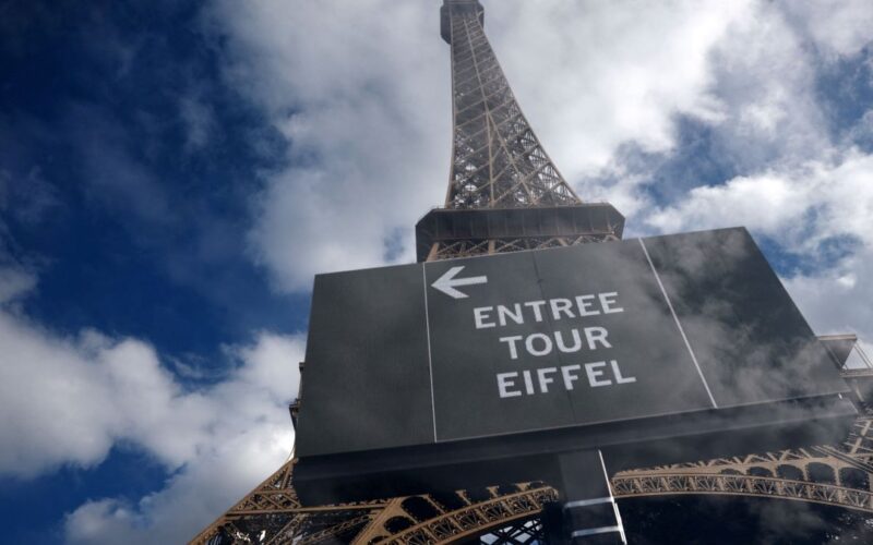 Funcionários da Torre Eiffel fazem greve por um motivo nunca visto