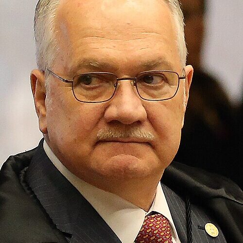 Ex ministros enviam manifestação ao presidente do STF pedindo convocação de sessão para apurar caso Moraes
