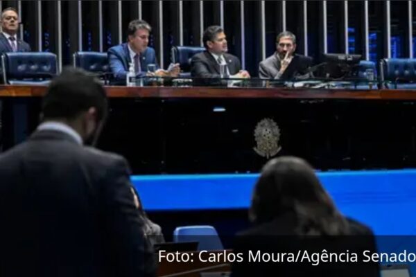 Senado adia votação da PEC que acaba com escala 6×1 para depois das eleições