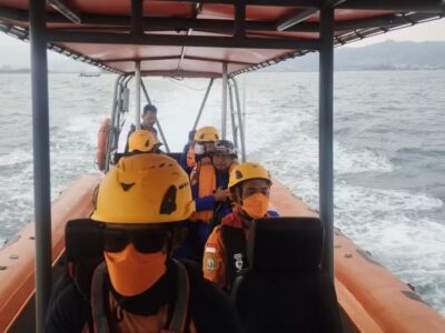Balsa desaparece com 243 pessoas; 140 estão desaparecidas