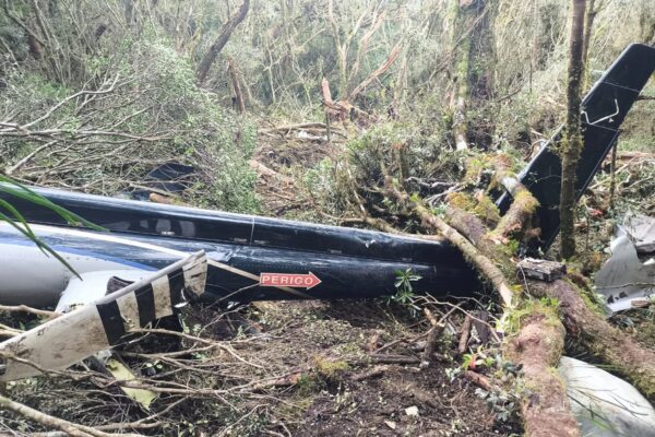 VÍDEO: Imagens dos destroços evidencia a violência da queda do helicóptero que matou o cantor Rick e mais 4 pessoas