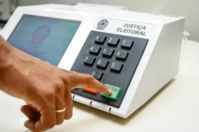 Quantos votos são  necessários para o candidato a presidente ganhar no primeiro turno