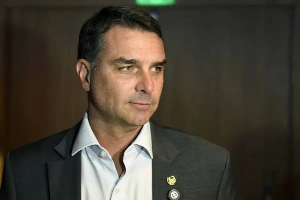 Plenário TSE decidiu manter a retirada de posts falsos que ligavam Flávio Bolsonaro a suposta informação sobre Nossa Senhora Aparecida