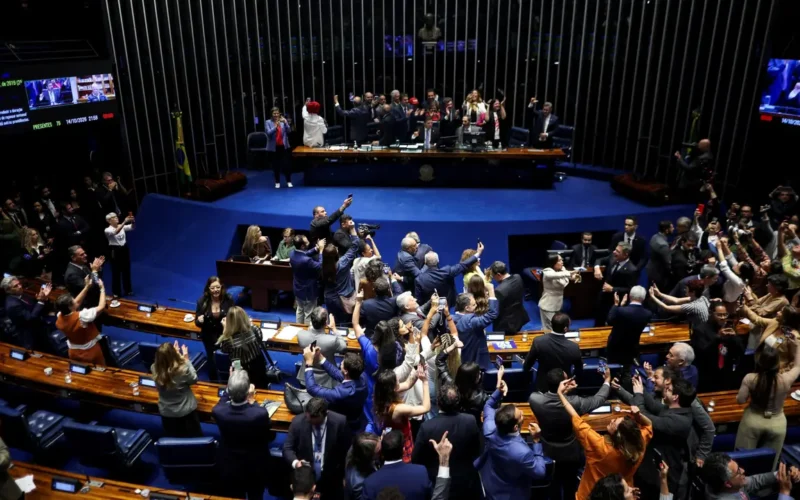 Senado aprova o fim da escala 6×1 e abre caminho para uma nova jornada de trabalho no Brasil